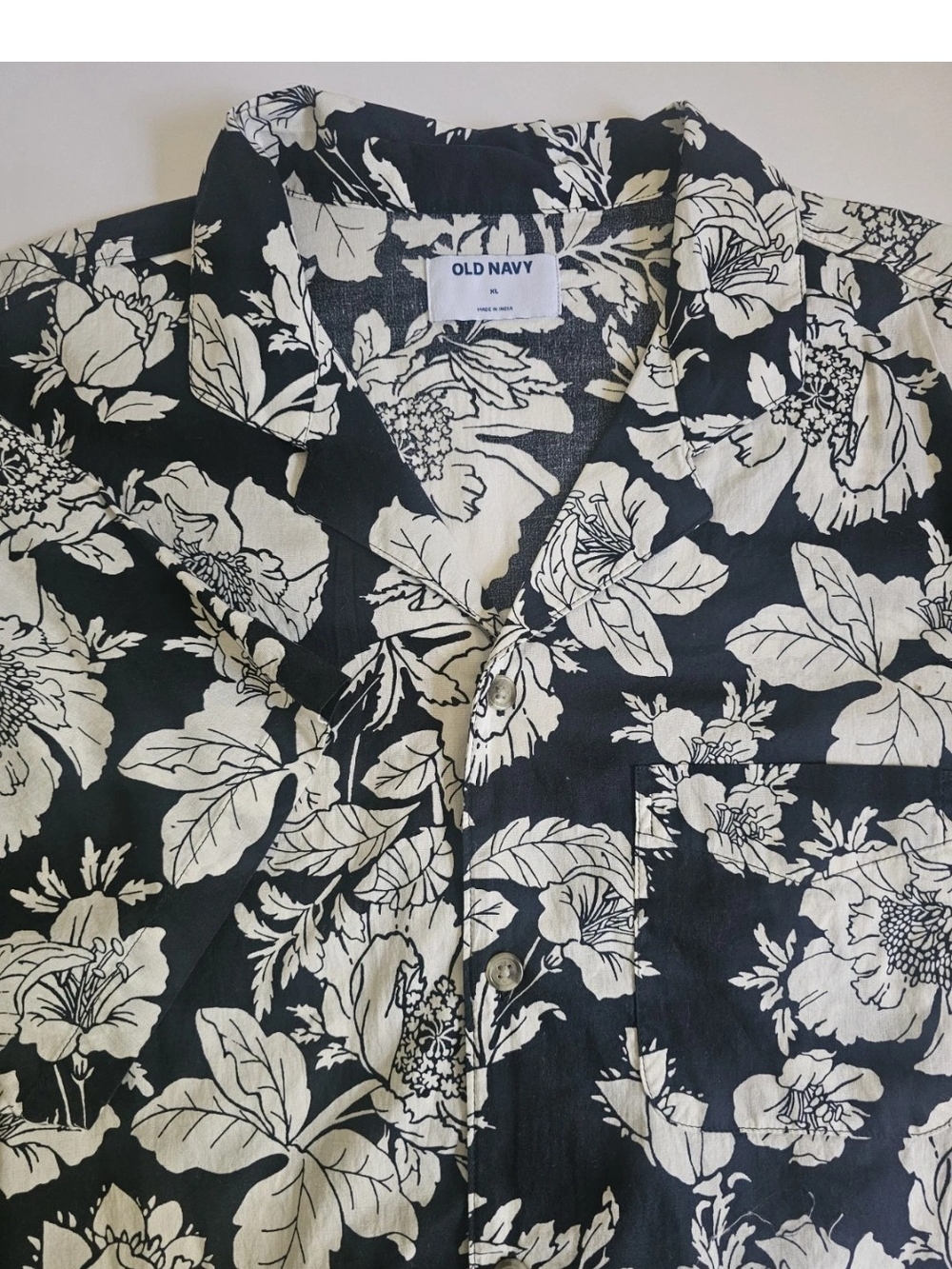 Men's Black & White Hawaiian Button-Down Shirt Floral Casual Size XL Old Navy